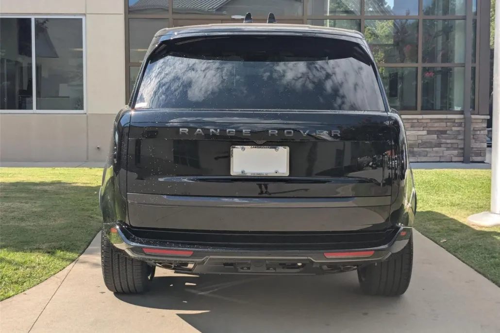 2025 Land Rover Range Rover SE photo 1