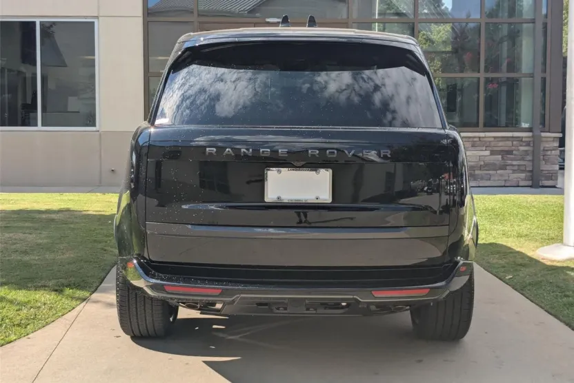 2025 Land Rover Range Rover SE photo 1