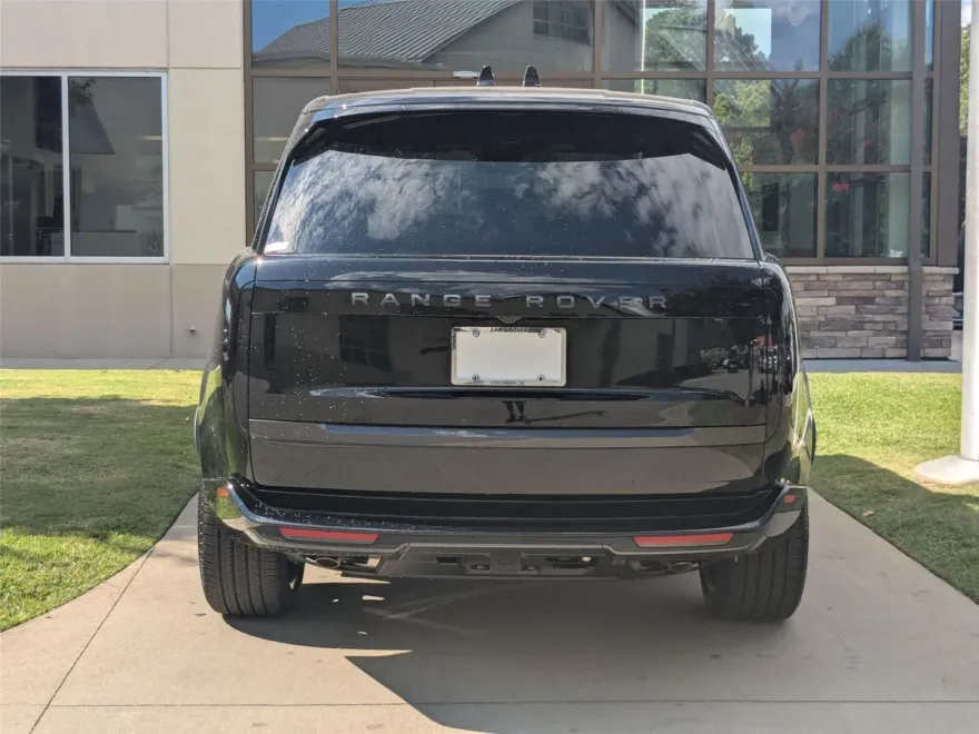2025 Land Rover Range Rover SE photo 1