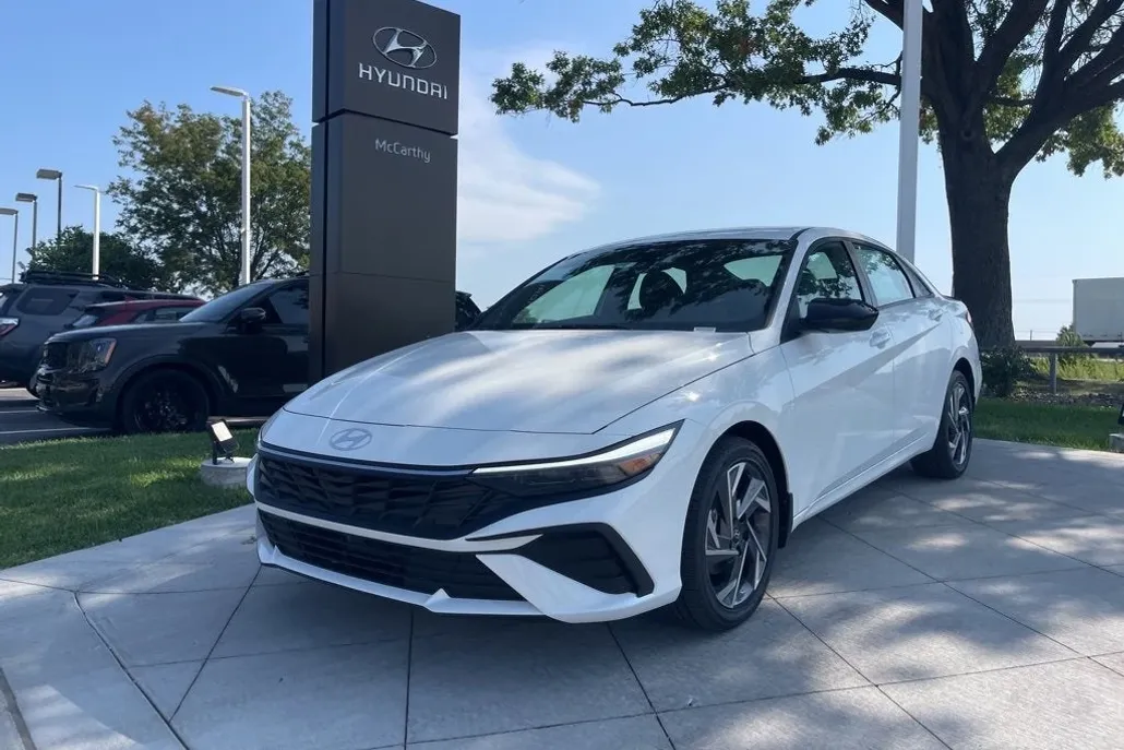 2025 Hyundai Elantra Hybrid SEL Sport photo 1