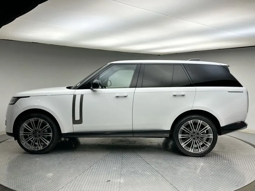 2025 Land Rover Range Rover SE photo 1