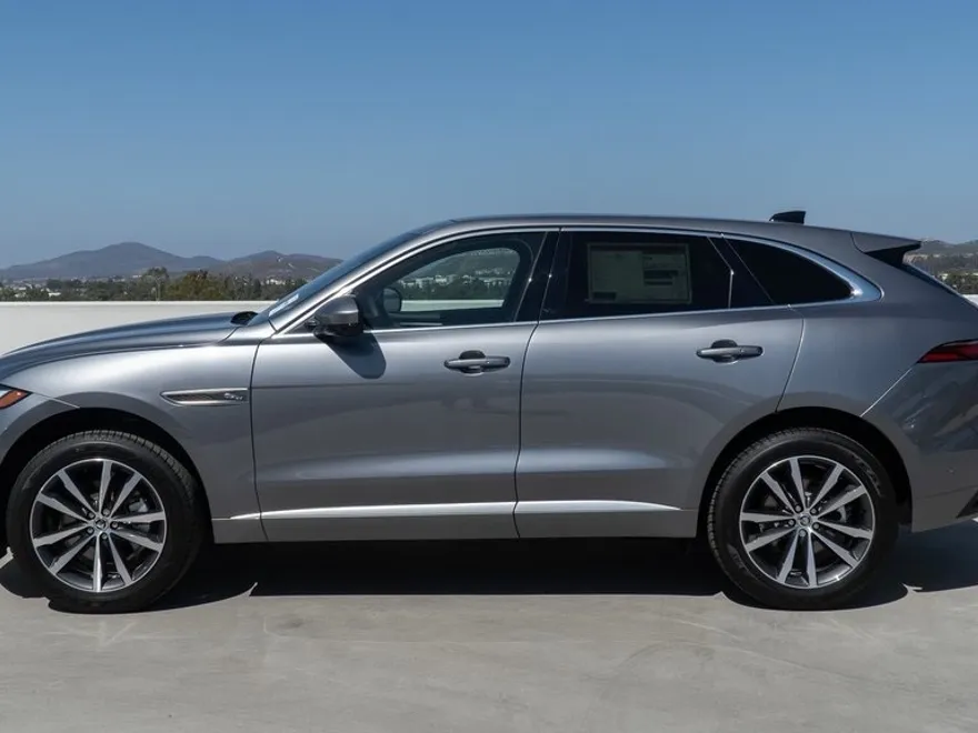 2025 Jaguar F-PACE P250 R-Dynamic S photo 1