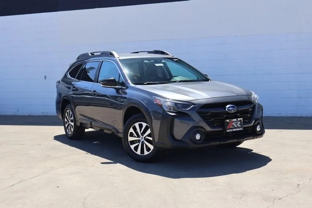 2023 Subaru Outback Premium photo 1