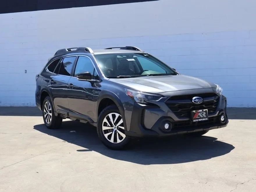 2023 Subaru Outback Premium photo 1