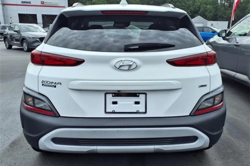 2022 Hyundai Kona SEL photo 1