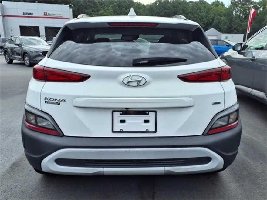 2022 Hyundai Kona SEL photo 1