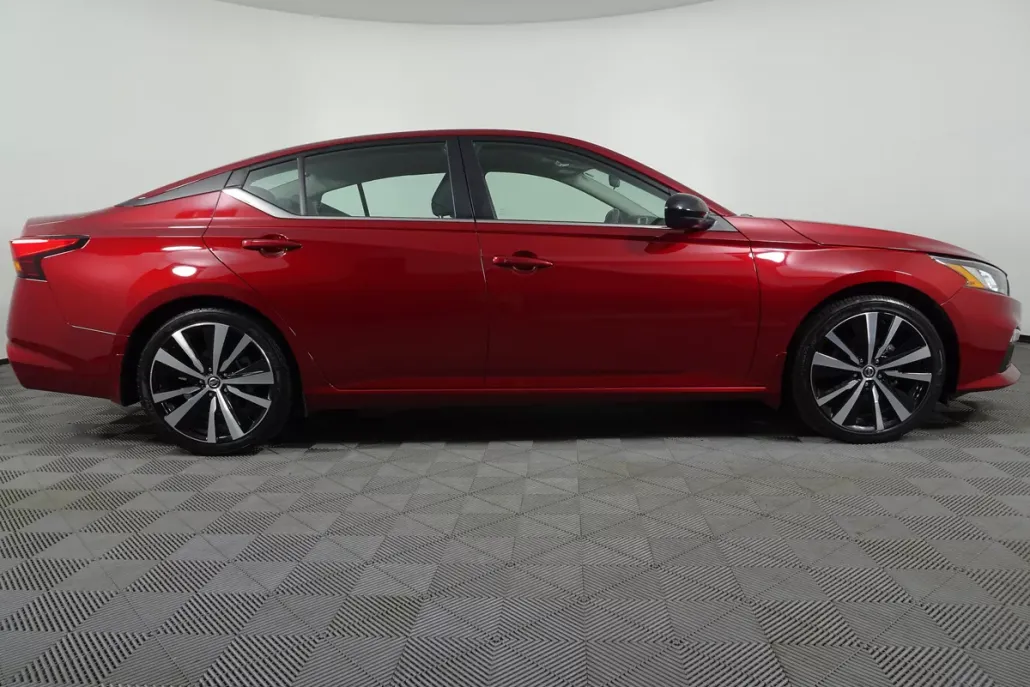 2022 Nissan Altima 2.5 SR photo 1