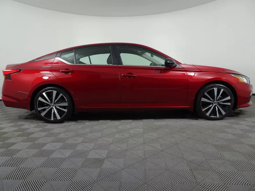 2022 Nissan Altima 2.5 SR photo 1