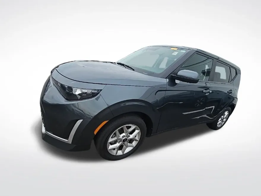 2023 Kia Soul LX photo 1