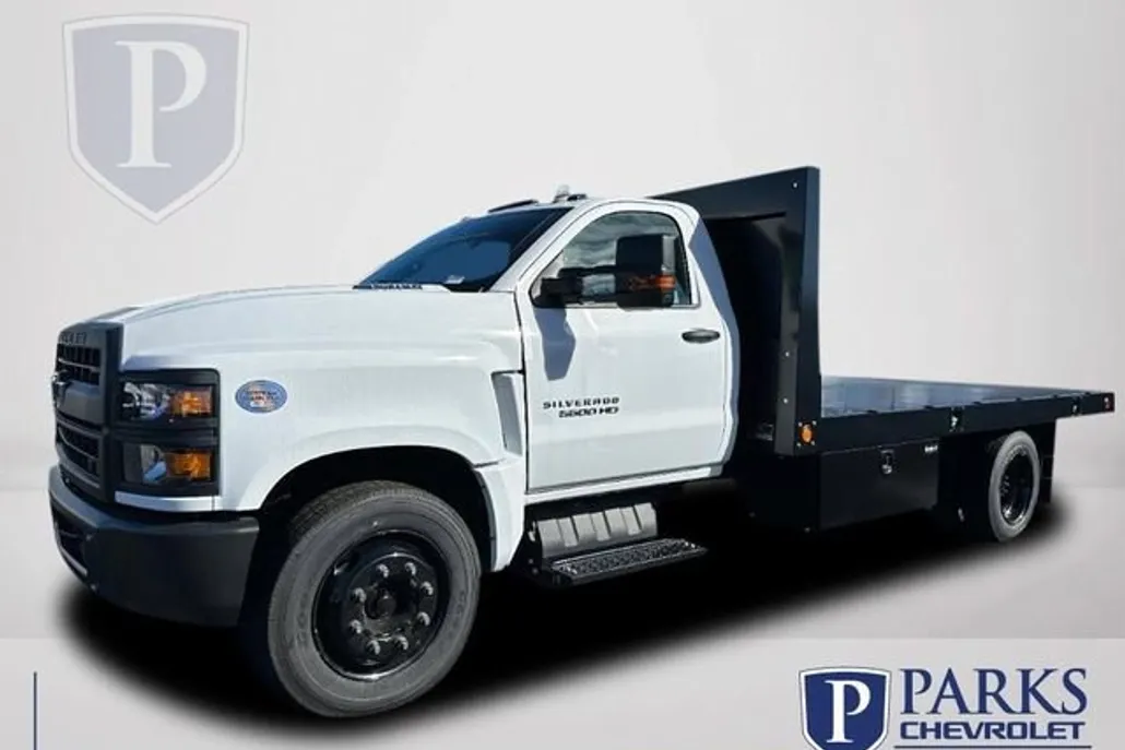 2023 Chevrolet Silverado 5500HD Work Truck photo 1