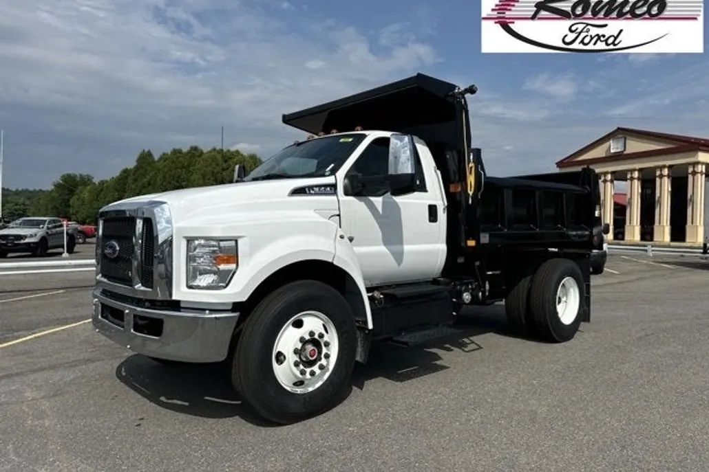 2025 Ford F-650 photo 1