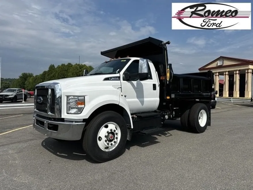 2025 Ford F-650 photo 1
