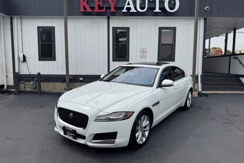 2018 Jaguar XF 25t Premium photo 1