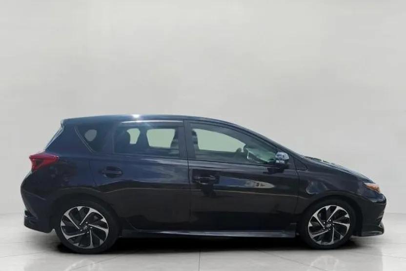 2016 Scion iM Base photo 1