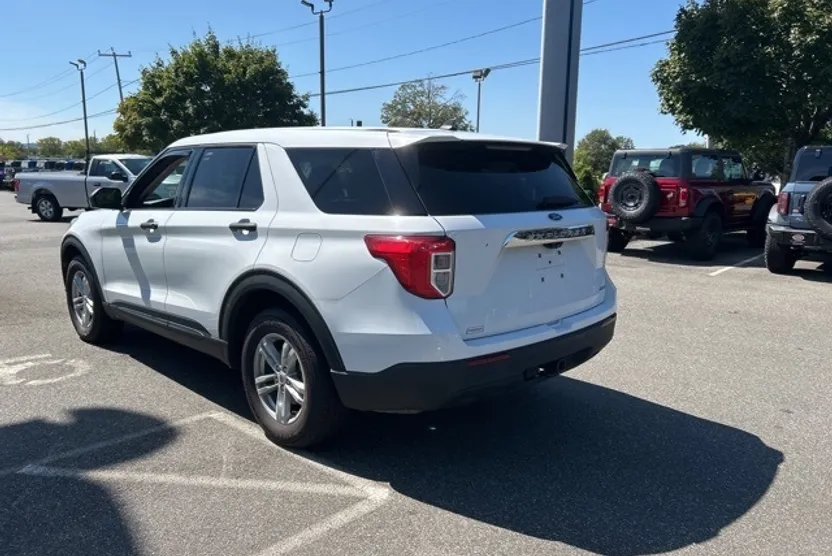 2022 Ford Explorer Base photo 1