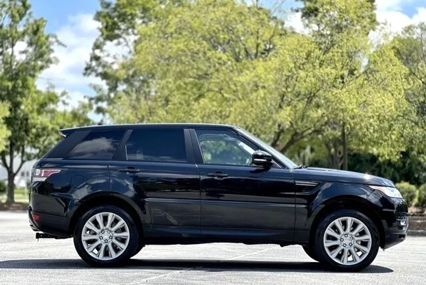 2016 Land Rover Range Rover Sport SE photo 1
