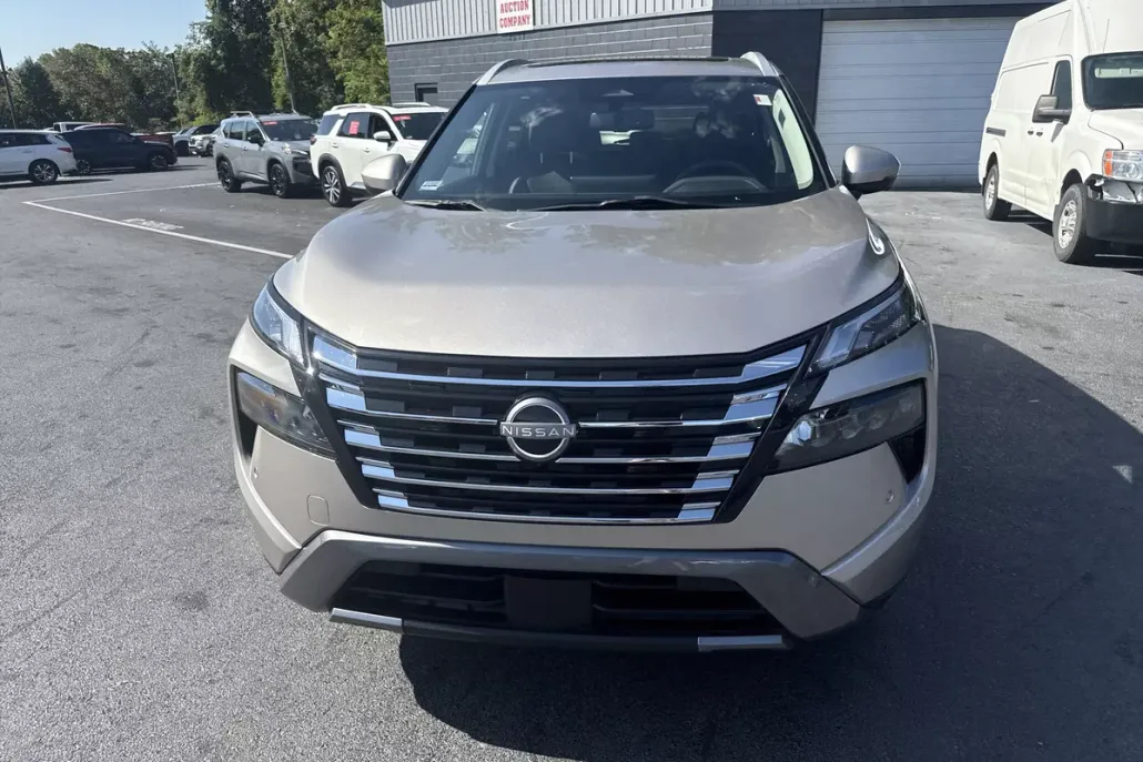 2024 Nissan Rogue SL photo 1