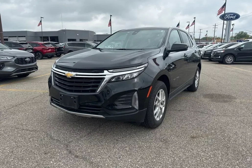 2024 Chevrolet Equinox LT photo 1