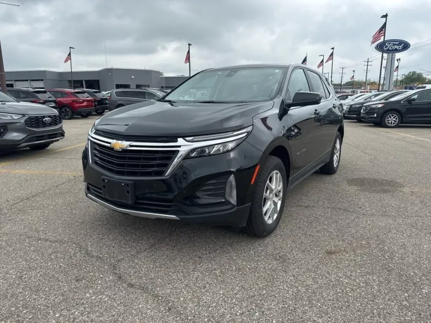 2024 Chevrolet Equinox LT photo 1