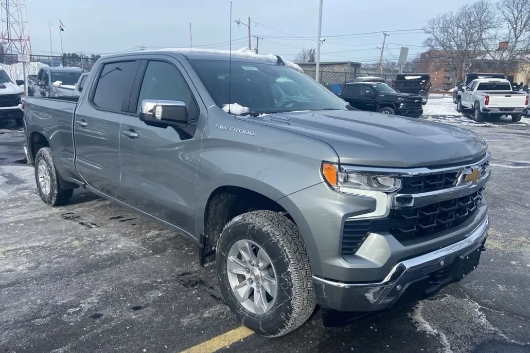 2025 Chevrolet Silverado 1500 LT photo 1
