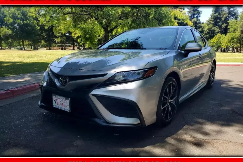 2021 Toyota Camry SE photo 1