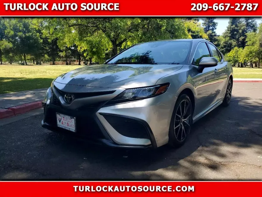 2021 Toyota Camry SE photo 1