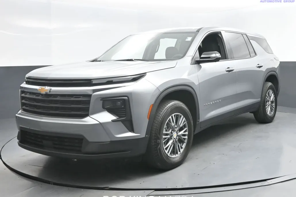2024 Chevrolet Traverse LS photo 1