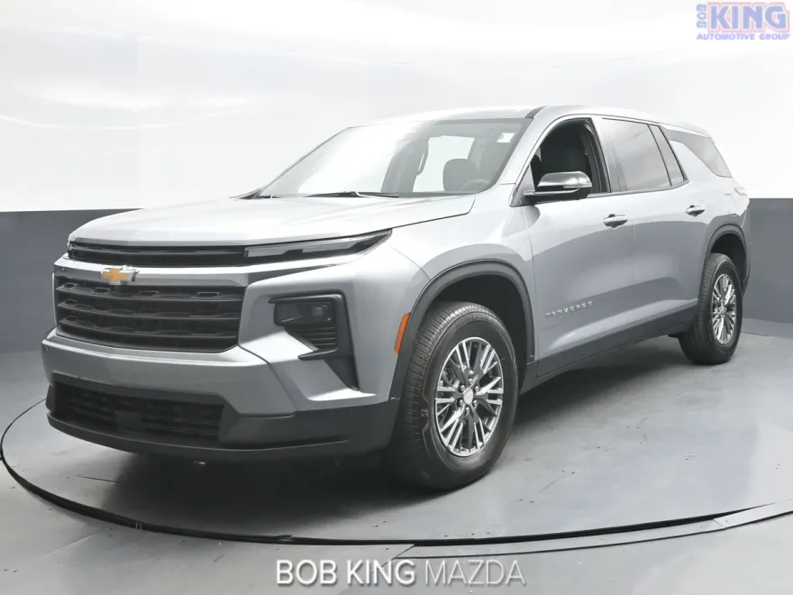 2024 Chevrolet Traverse LS photo 1