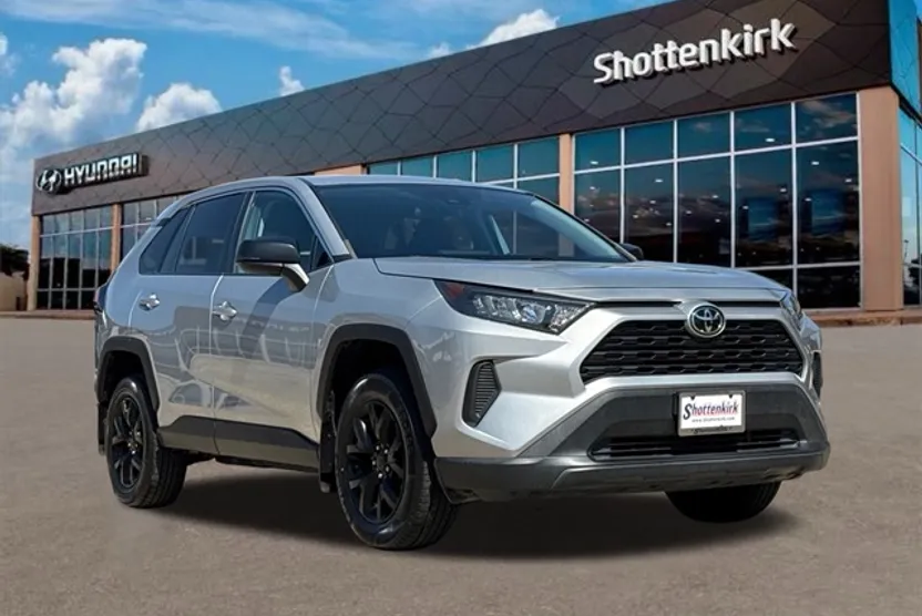 2022 Toyota RAV4 LE photo 1