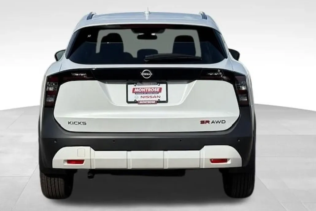 2025 Nissan Kicks SR photo 1