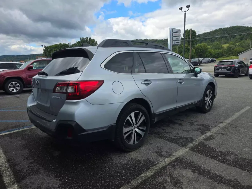 2018 Subaru Outback 2.5i Limited photo 1
