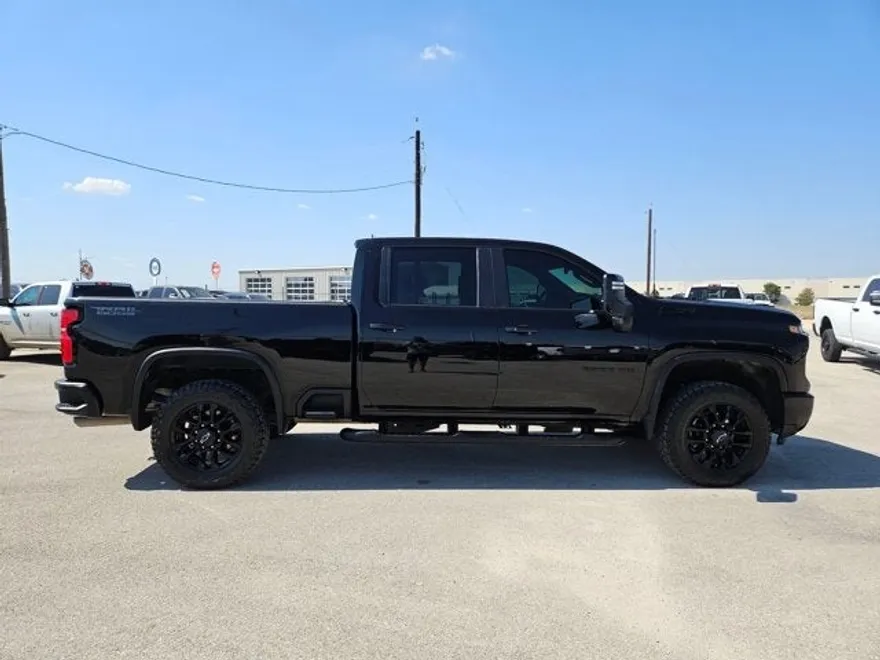 2025 Chevrolet Silverado 2500HD LT photo 1