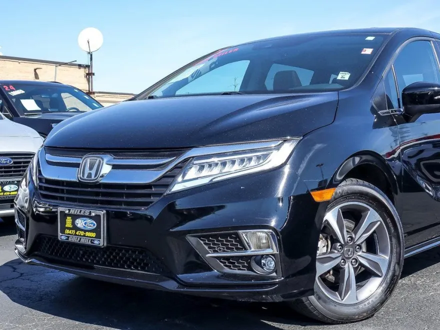 2018 Honda Odyssey Touring photo 1