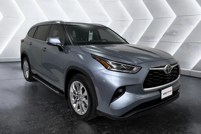 2022 Toyota Highlander Limited photo 1