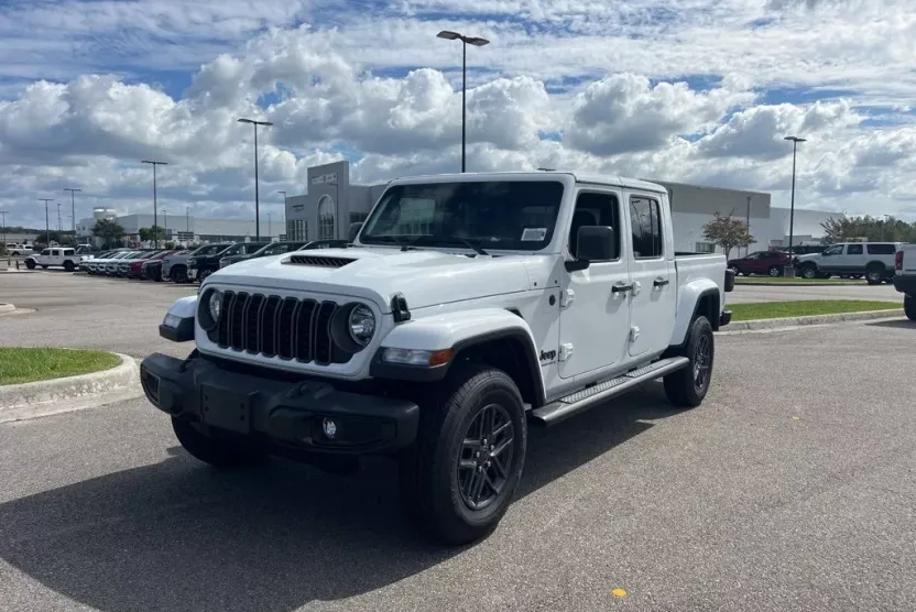 2025 Jeep Gladiator Sport S photo 1