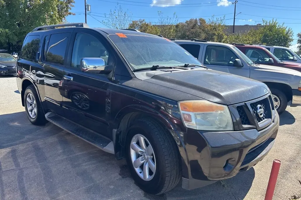 2011 Nissan Armada SV photo 1