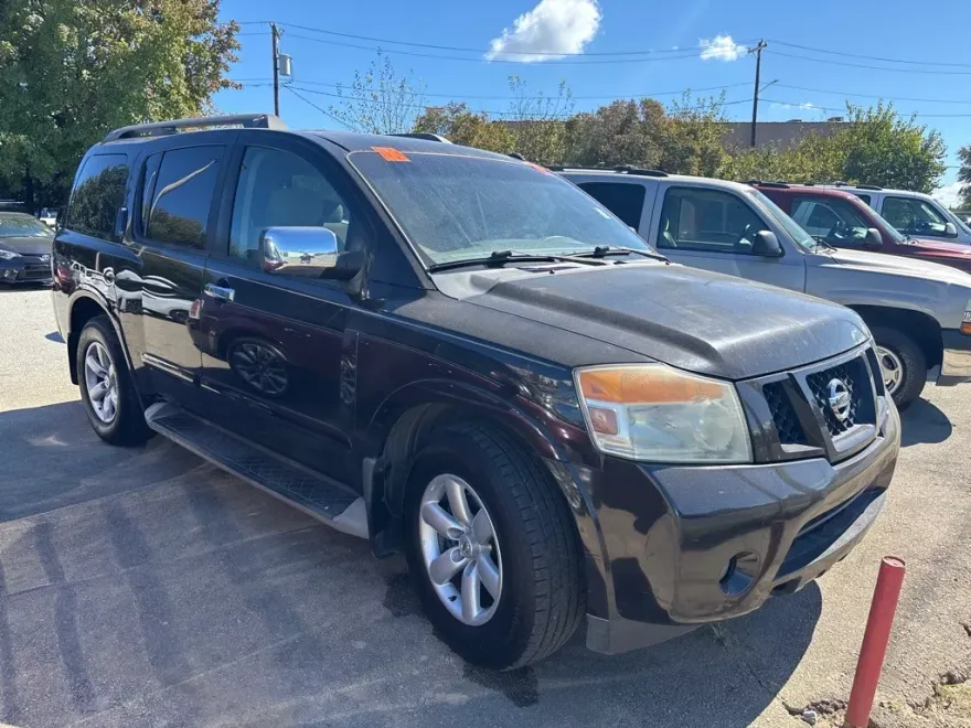 2011 Nissan Armada SV photo 1