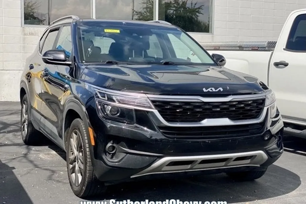 2023 Kia Seltos S photo 1