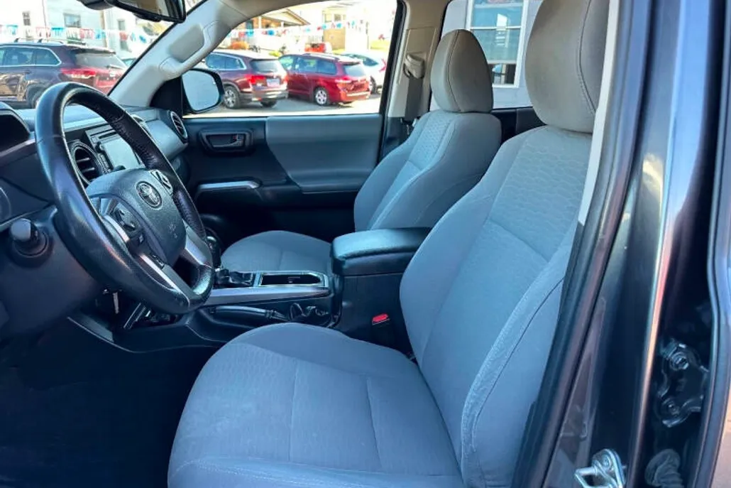 2019 Toyota Tacoma SR5 V6 photo 1
