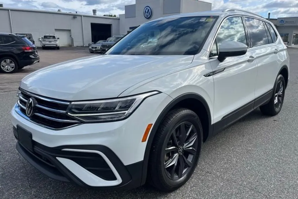 2022 Volkswagen Tiguan SE photo 1