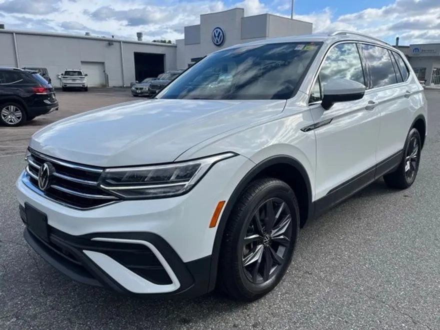2022 Volkswagen Tiguan SE photo 1