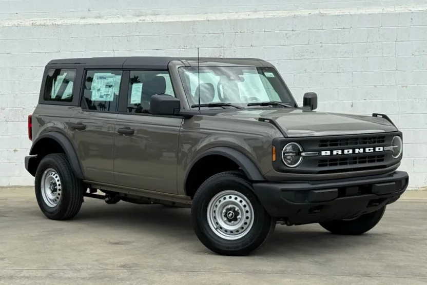 2025 Ford Bronco Base photo 1