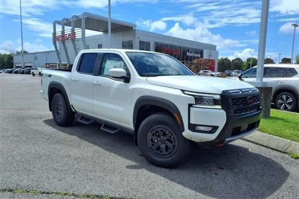 2025 Nissan Frontier Crew Cab PRO-4X photo 1