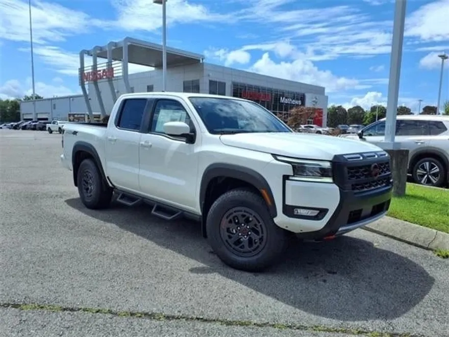 2025 Nissan Frontier Crew Cab PRO-4X photo 1