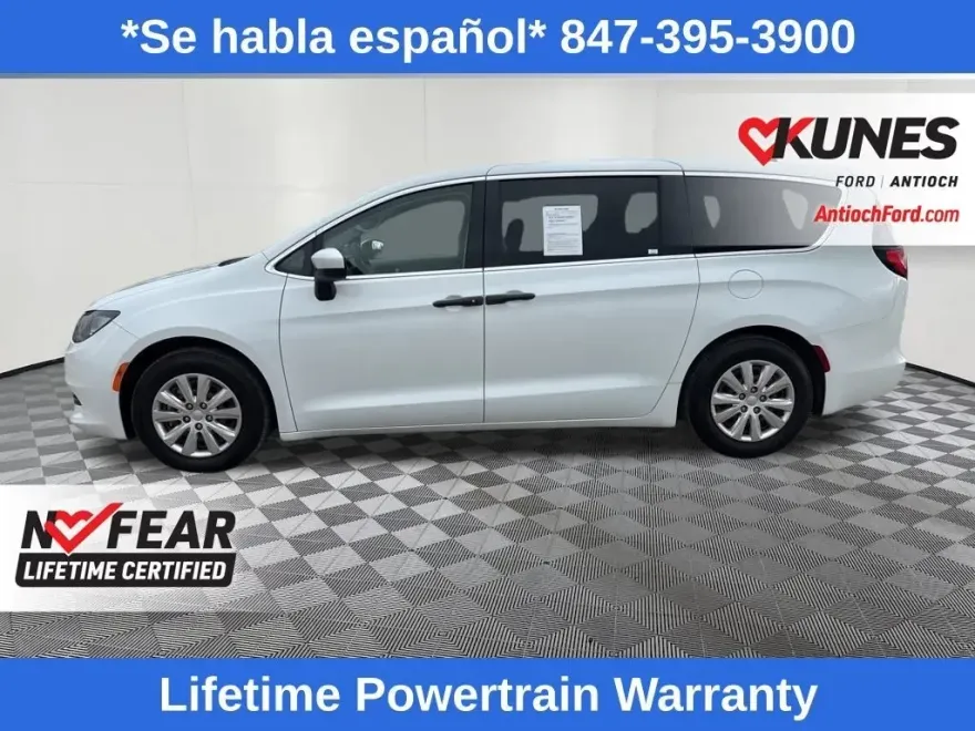 2021 Chrysler Voyager L photo 1