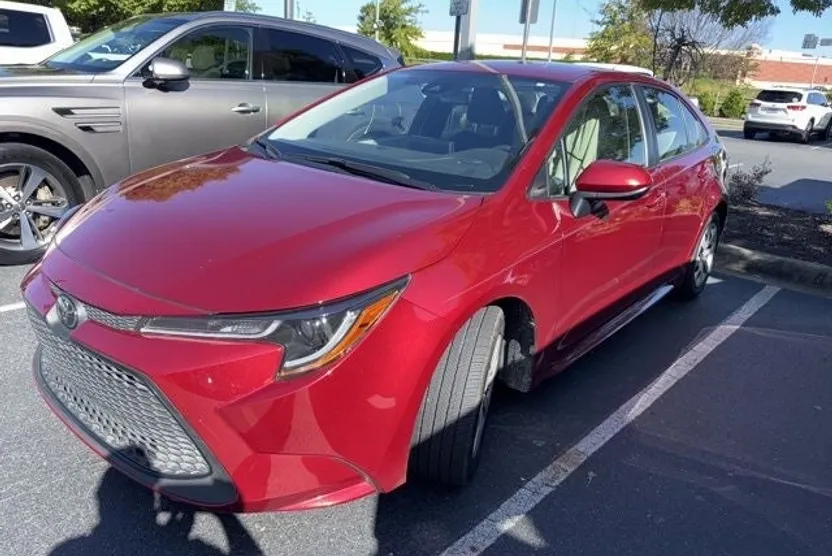 2022 Toyota Corolla LE photo 1