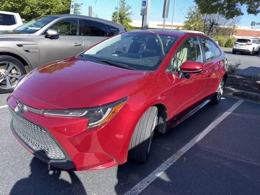 2022 Toyota Corolla LE photo 1