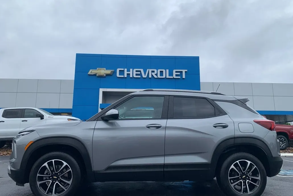 2025 Chevrolet Trailblazer LT photo 1