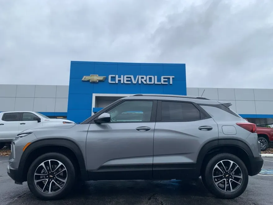2025 Chevrolet Trailblazer LT photo 1