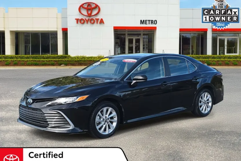 2024 Toyota Camry LE photo 1